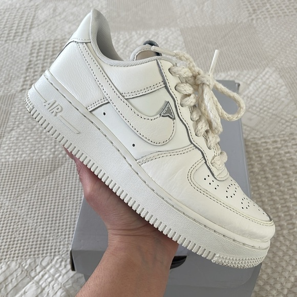Nike Shoes - Nike women 6